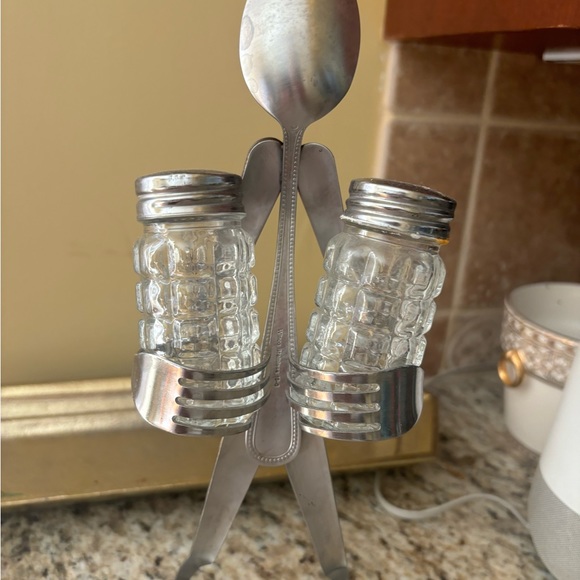 Unique artisan salt & pepper shaker napkin holder hand crafted from silverware - Picture 5 of 8